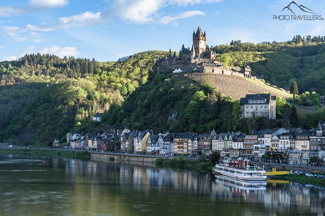 Vue de Cochem avec le château de Reichsburg Cochem