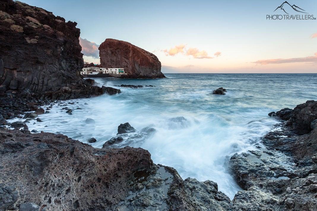 La bahía de Los Roques a la luz del atardecer