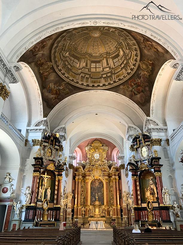 L'autel doré de l'église Saint-Martin à Bamberg.