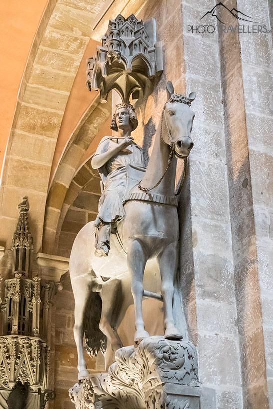 Le fameux Cavalier de Bamberg dans la Cathédrale de Bamberg, la statue d'un cavalier.
