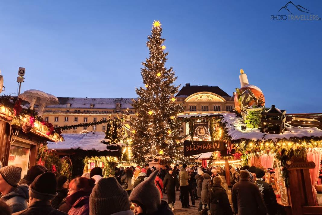 El Striezelmarkt de Dresde a la luz de la tarde