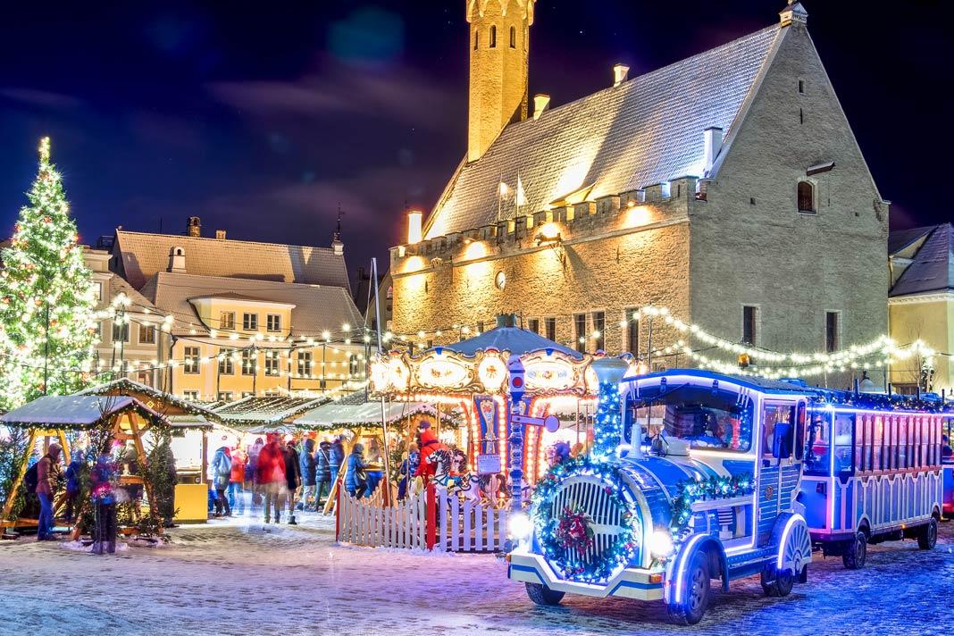 El tren de Navidad en el mercadillo de Tallin