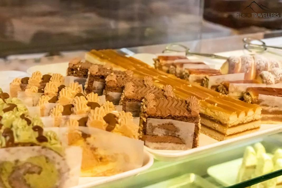 La vitrina de la pastelería La Bomboniera