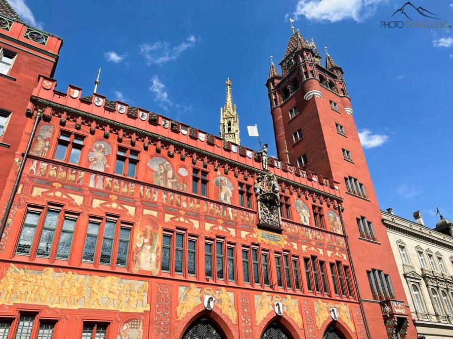 L'hôtel de ville rouge de Bâle