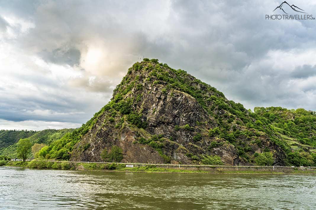 La célèbre falaise de Loreley au bord du Rhin