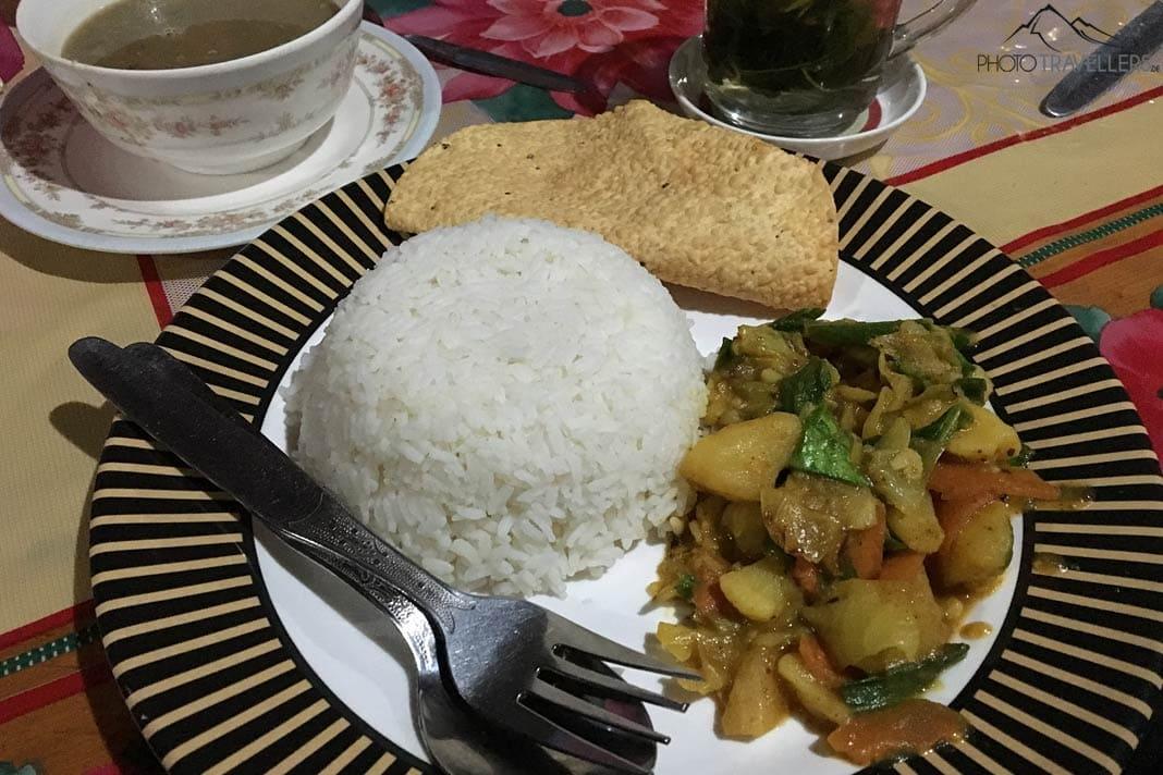 Une assiette de Dal Bhat, le plat typique du Népal