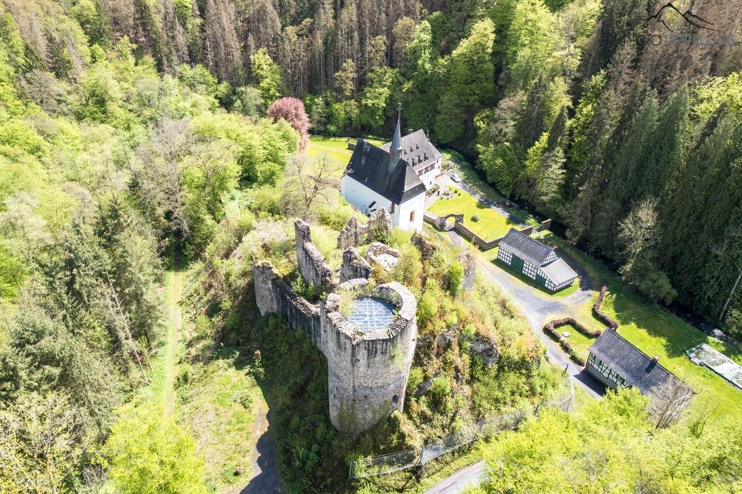 Vue aérienne du monastère Ehrenstein avec son château éponyme