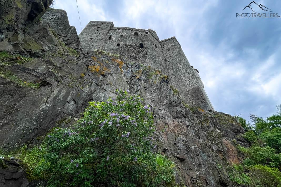 Vue sur le château de Runkel qui trône sur le rocher