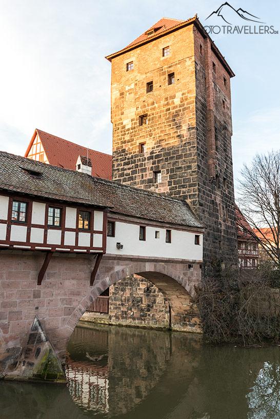 El Puente de los Verdugos con la Torre del Agua en Núremberg