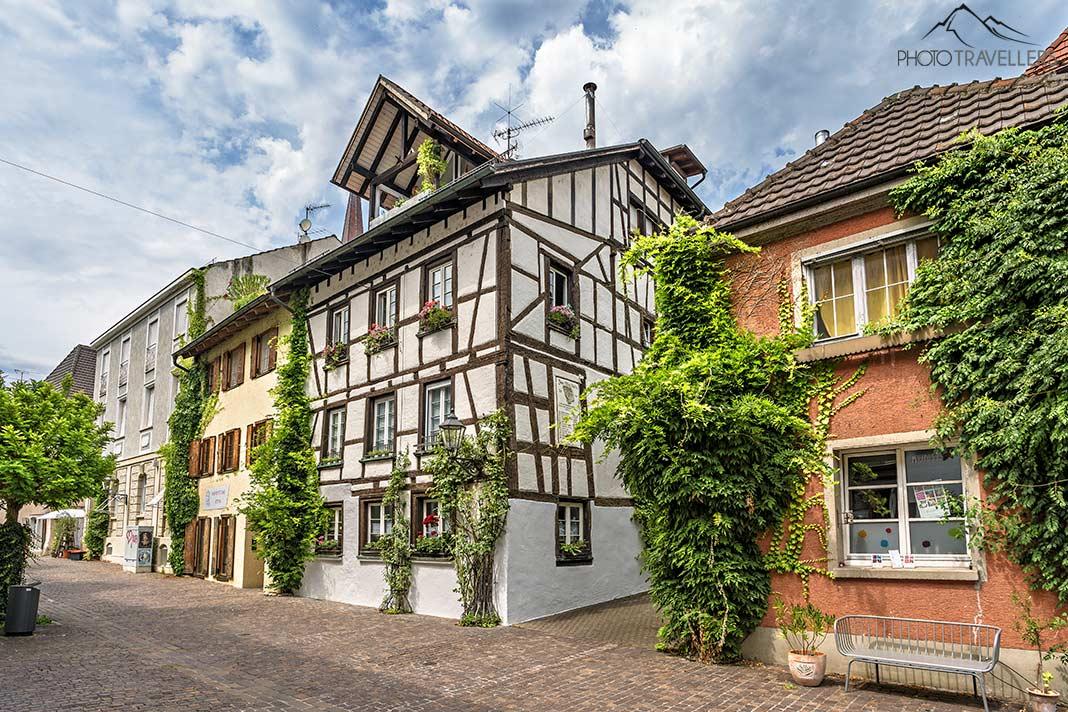 Une maison à colombages dans la vieille ville de Radolfzell au bord du lac
