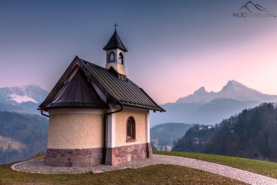 La chapelle Kirchleitn sur le Lockstein avec le Watzmann