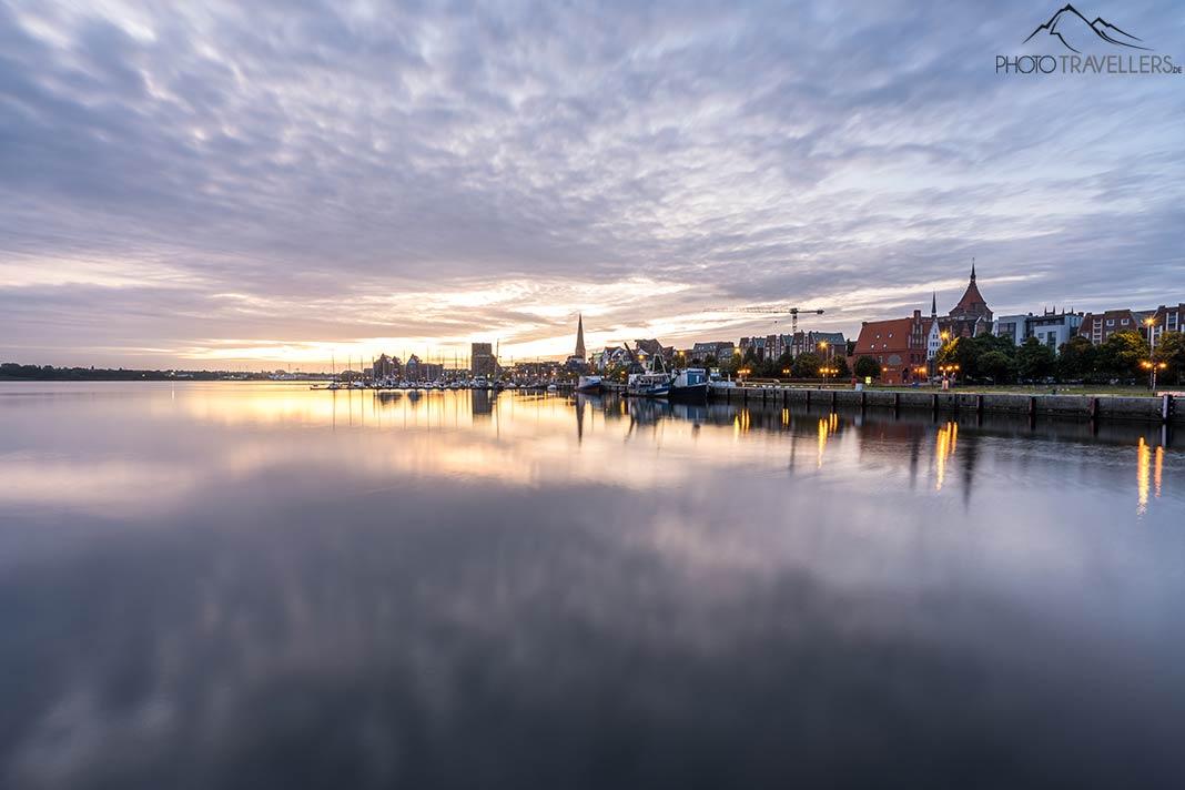 Le port de Rostock au lever du jour