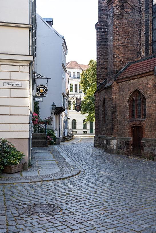Une ruelle dans le Nikolaiviertel à Berlin