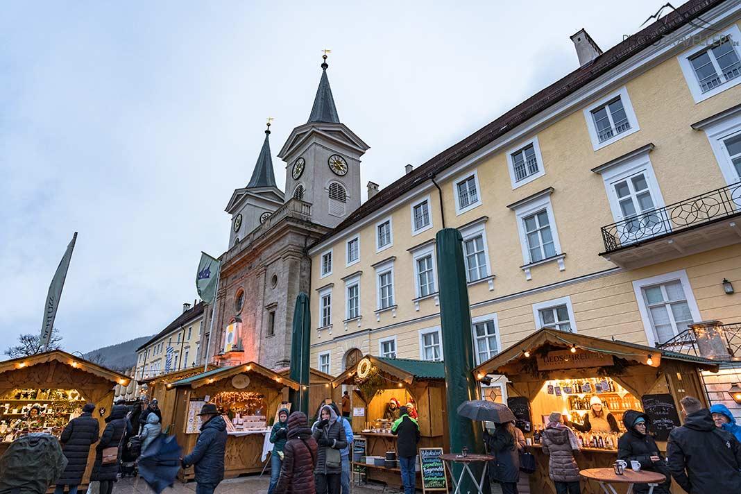 Visitantes en el mercadillo de Navidad en Tegernsee