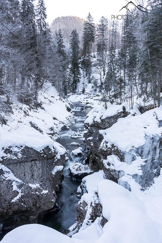 La neige dans la Walchenklamm en hiver