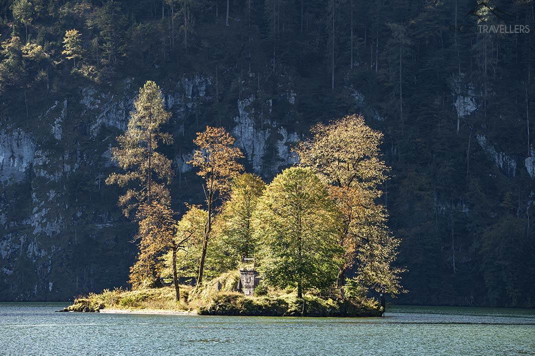 Une île baignée par le soleil dans le Königssee