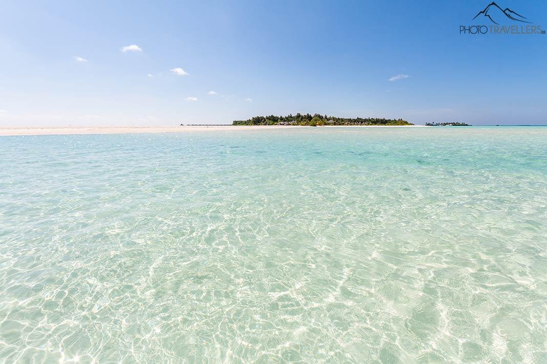 Una isla de Maldivas vista desde el agua