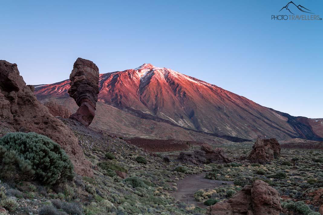 El Teide iluminado en Tenerife por la mañana
