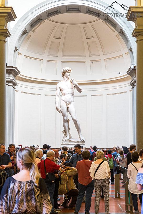 A famosa escultura de Davi na Galleria dell'Accademia