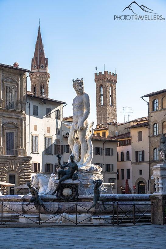 A fonte de Netuno na Praça della Signoria em Florença