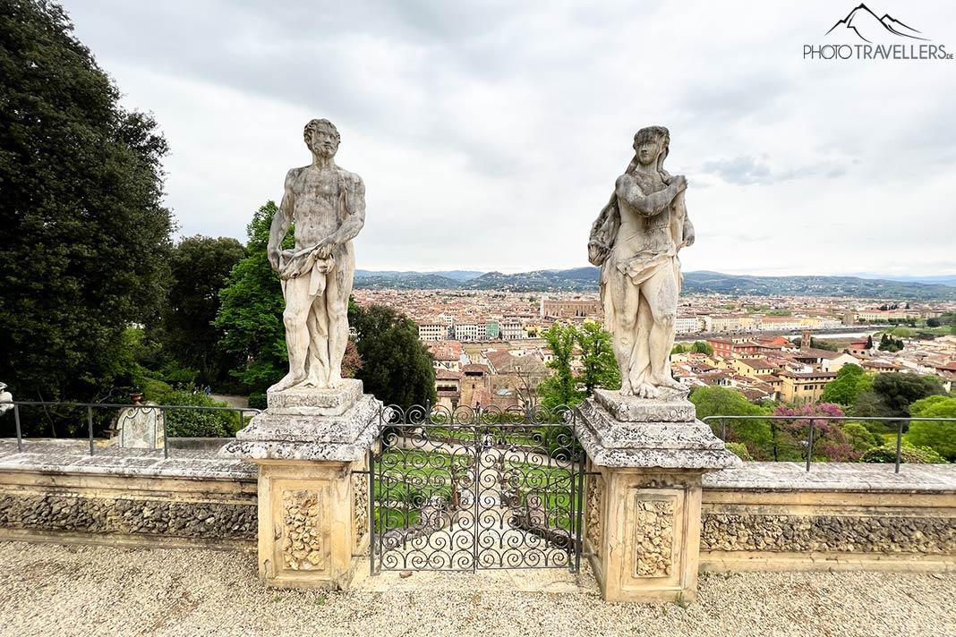 Duass estátuas com vista para Florença no Giardino Bardini