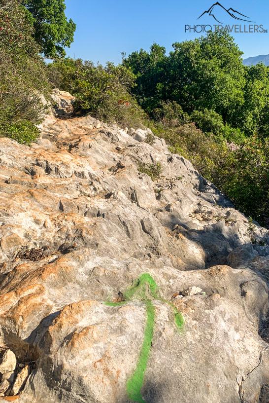 Marquage fléché sur le chemin