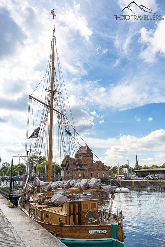 Un navire historique dans le port-musée de Lübeck