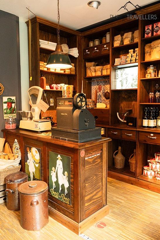 Le décor du magasin de colonial de Labesweg Nr. 13 à Gdansk-Langfur dans la maison Günter Grass à Lübeck