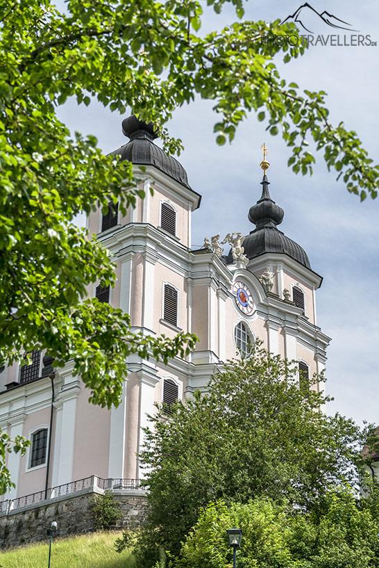 A basílica se ergue sobre o Sonntagberg