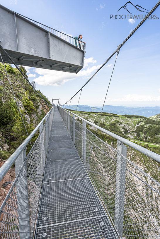 O Skywalk com ponte suspensa e plataforma de observação
