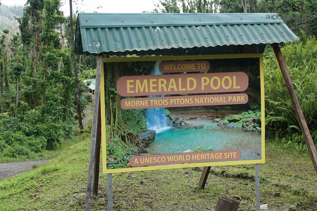 A placa na entrada das piscinas de esmeralda em Dominica