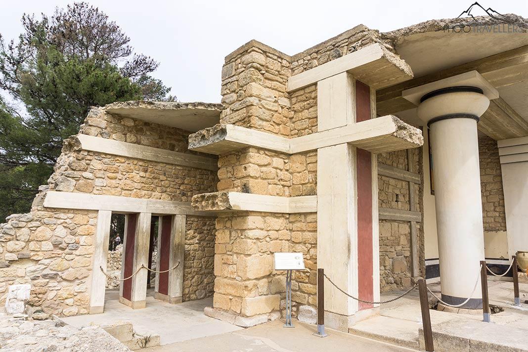 Um edifício reconstruído no Palácio de Knossos