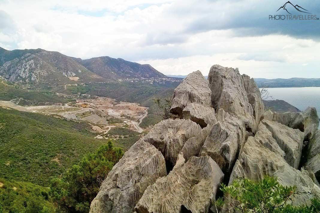 Roches sur le chemin panoramique vers le Pan di Zucchero en Sardaigne