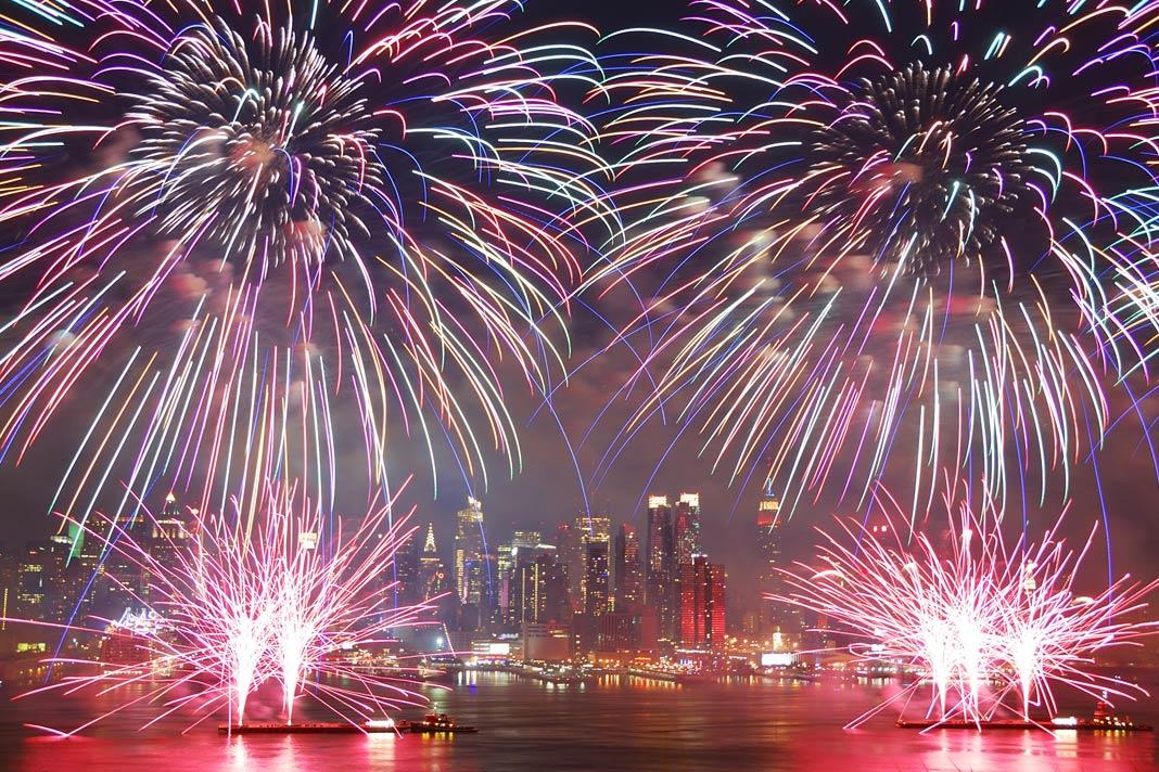 Nochevieja en Nueva York con fuegos artificiales
