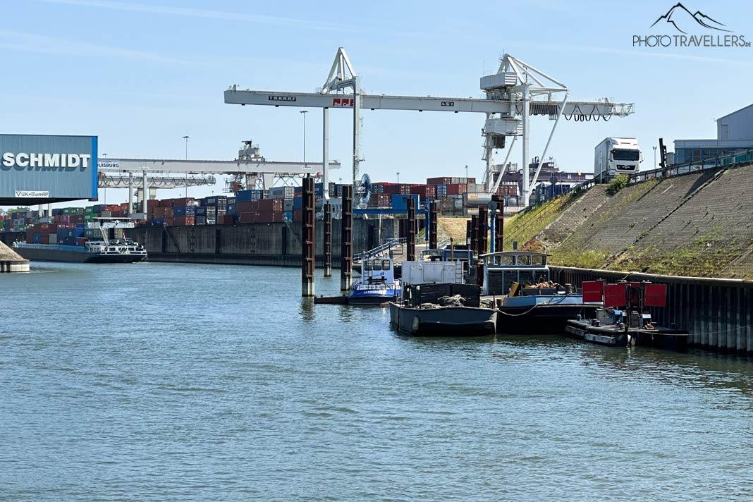 Um guindaste no porto de Duisburg