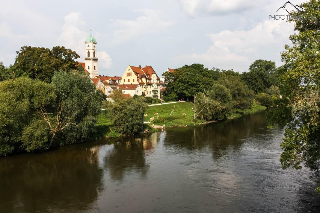 Vue sur la pelouse à Stadtamhof