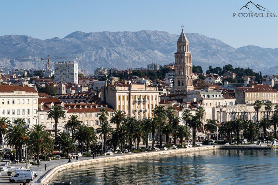Vue sur le port et le palais de Dioclétien à Split