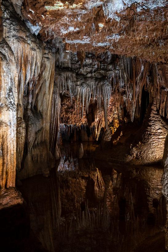 Un lac dans la grotte de Baredine