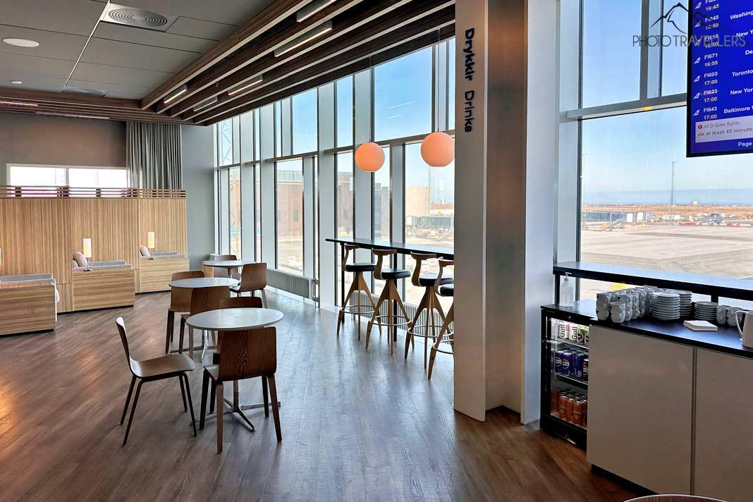Un coin salon dans le salon Saga d'Icelandair