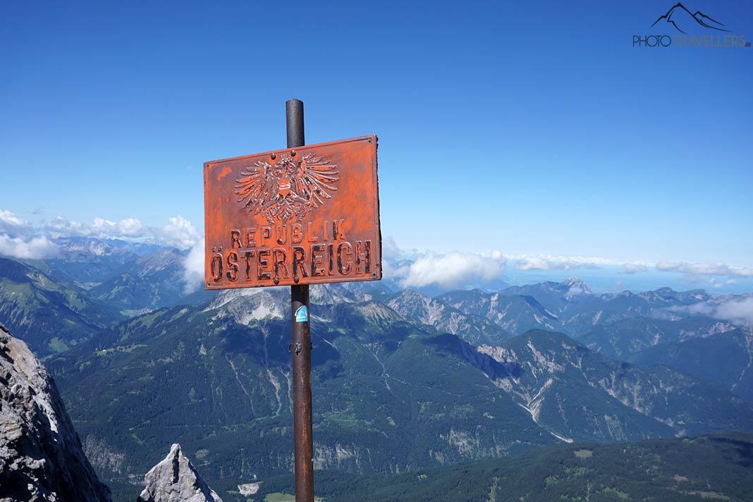 Le panneau de la frontière entre l'Autriche et l'Allemagne