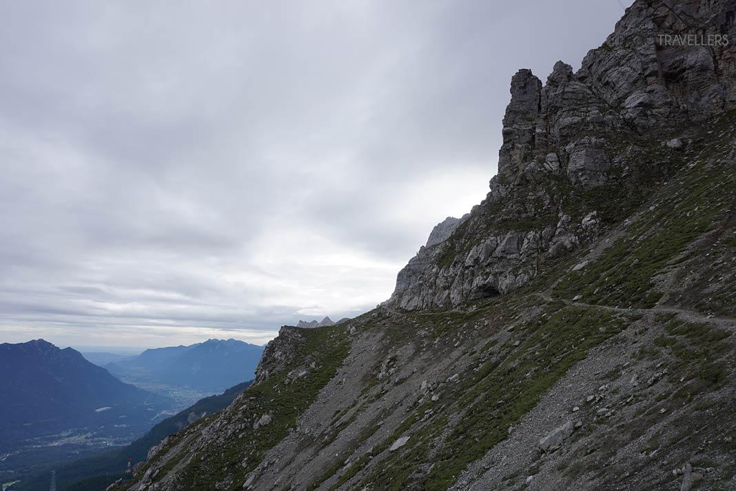 Le sentier Georg Jäger se déroule sur une paroi rocheuse escarpée
