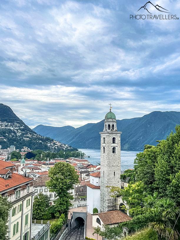 La ville de Lugano au bord du lac de Lugano