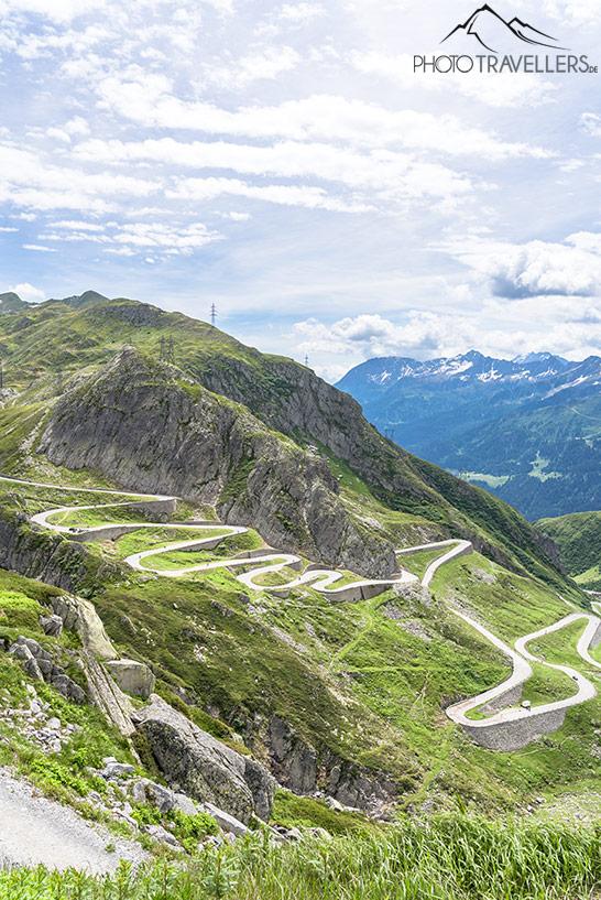 Vue sur les lacets de la route de Tremola