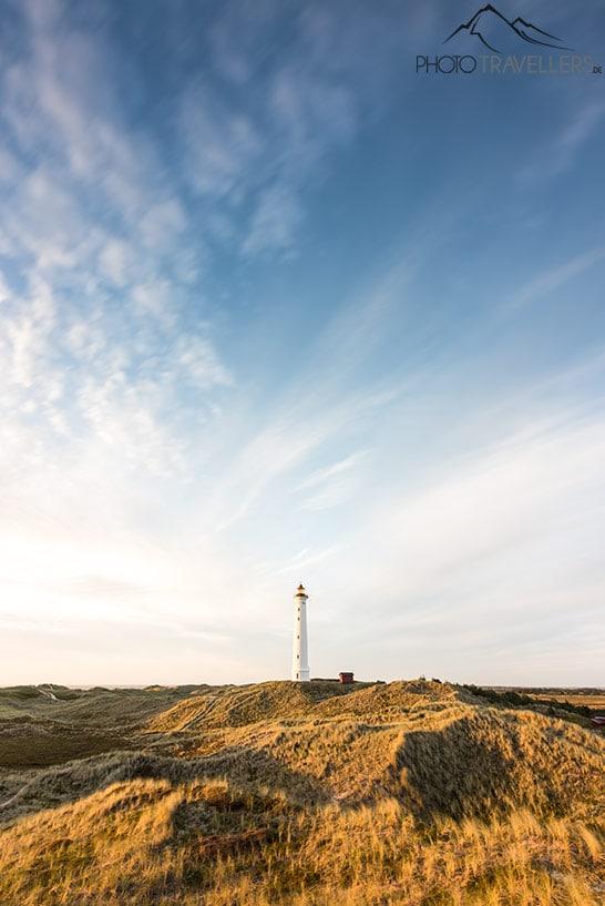 Le phare Lyngvig Fyr dans les dunes