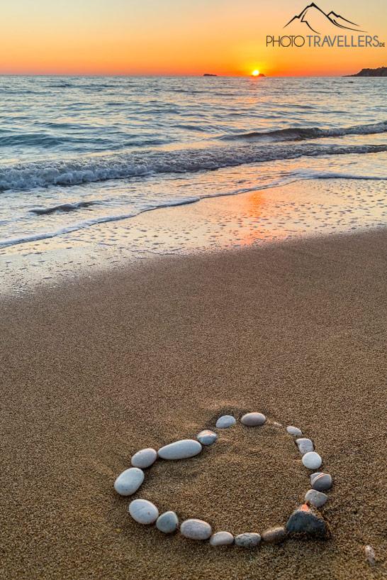La Playa Avinthos al atardecer