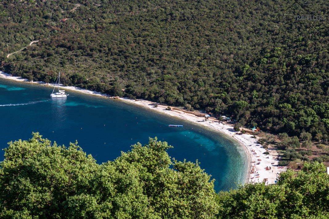 Vista desde el monasterio de la hermosa Playa Antisamos