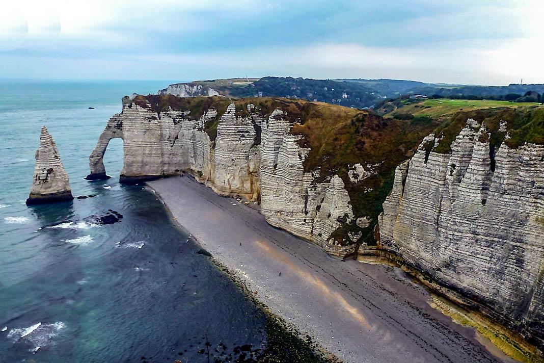 La famosa costa de acantilados de Étretat