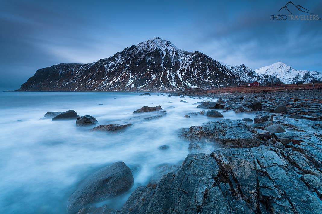 Exposição longa com o filtro ND em uma costa nas Lofoten