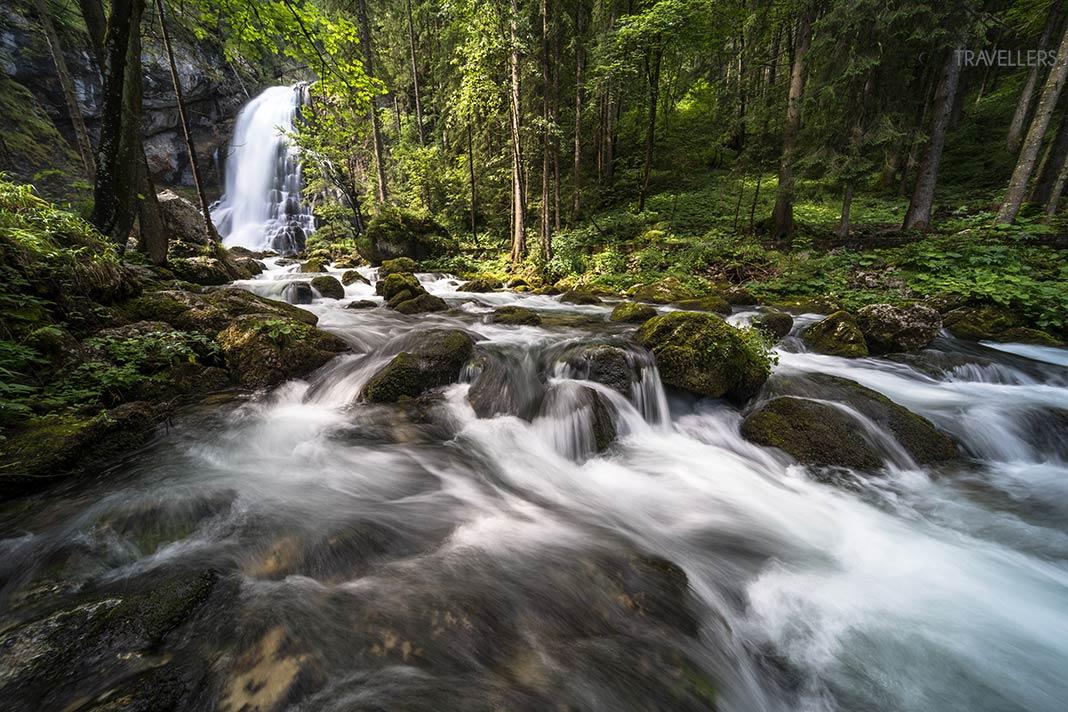 Exposição longa em uma cascata sem filtro ND