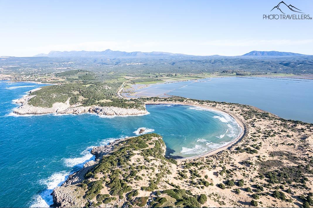 La plage de Voidokilia vue du ciel